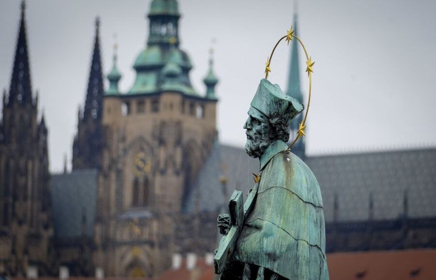Prague: Old Town Highlights & Hidden Gems Guided Tour - Starting in Mala Strana beside Charles Bridge