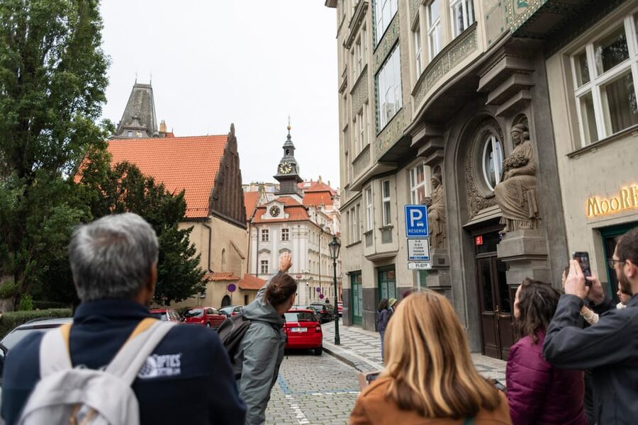 Prague: Old Town, Jewish Quarter & Astro Clock Walking Tour - Starting between Municipal House and Wenceslas Square