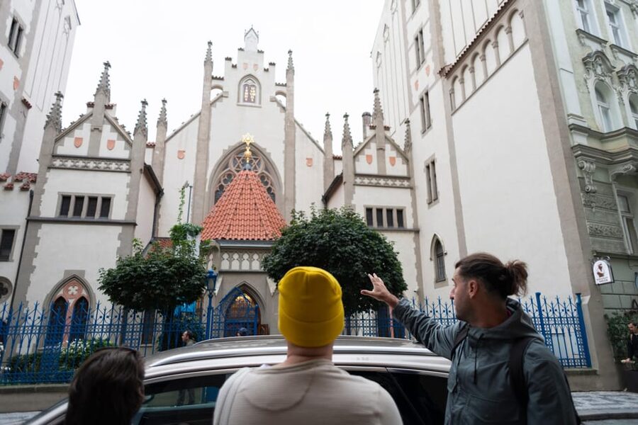 Prague: Old Town, Jewish Quarter & Astro Clock Walking Tour - Finishing at Charles Bridge