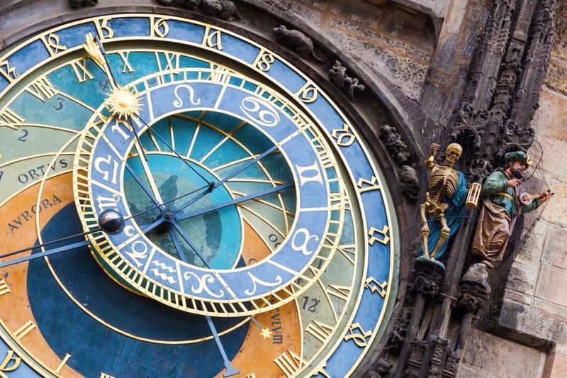 Prague: Old Town, Prague Castle & River Cruise Day Tour - The Čertovka cruise changes your view of Prague