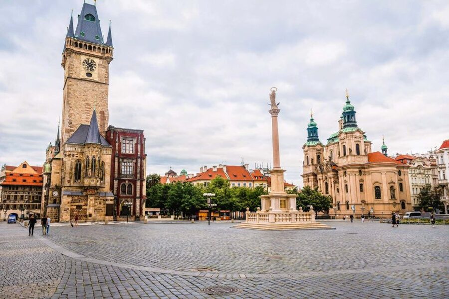 Prague: Old Town Square and Astronomical Clock Audio Guide - Understanding the Old Town Hall