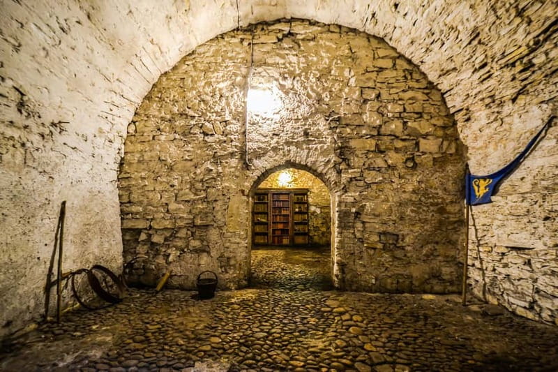 Prague: Oldtown, Medieval Underground & Dungeon History Tour - Key points at a glance