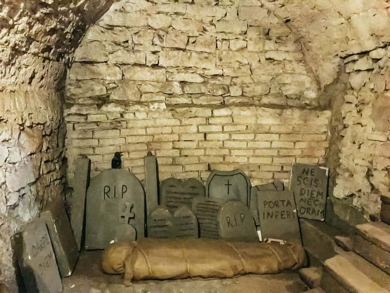 Prague: Oldtown, Medieval Underground & Dungeon History Tour - Is 80 minutes enough?