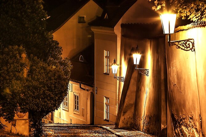 Prague Photoshoot for Couples, Betrothed, Family & Friends - Why this Prague photoshoot can be worth the splurge