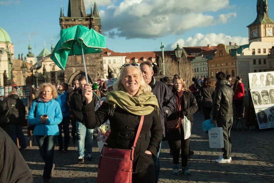 Prague: Prague Castle & Charles Bridge – guided tour in German - Meeting Charles IV beneath the statue