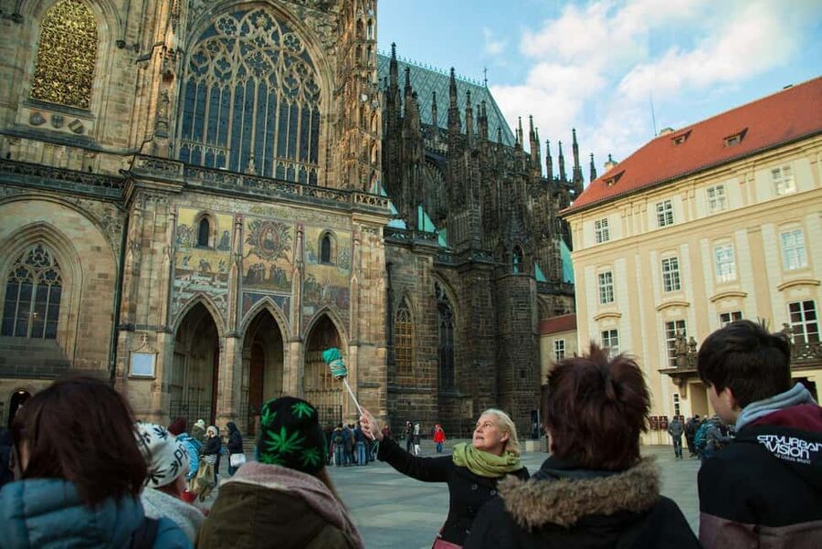 Prague: Prague Castle & Charles Bridge – guided tour in German - Golden Lane and Daliborka Tower