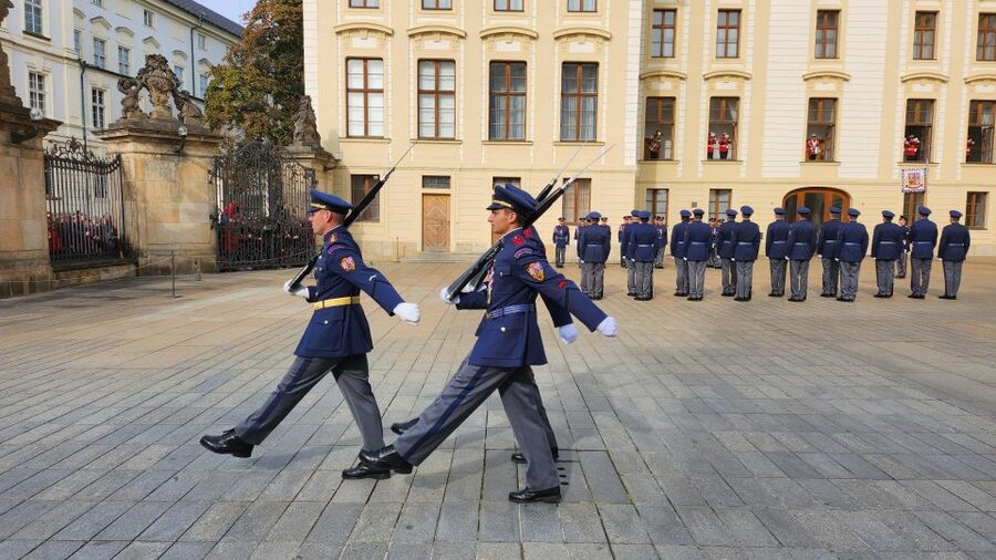 Prague: Prague Castle Private Walking Tour - Why Prague Castle deserves three hours
