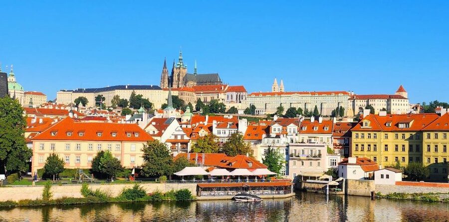 Prague: Prague Castle Private Walking Tour - What the private format adds