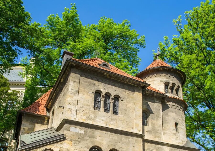 Prague: Prague Synagogues & the Jewish Cemetery Guided Tour - Spanish Synagogue: a beautiful finish