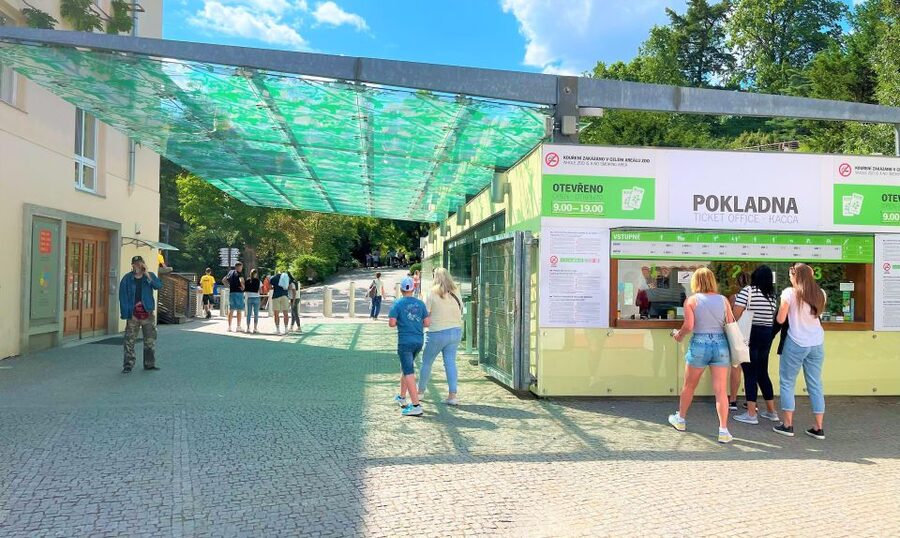 Prague: Prague Zoo Audio Guide with E-Ticket - Food, seating, toilets, and the seven-hour question