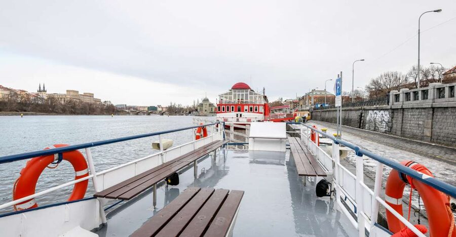 Prague: Private Beer Boat Cruise with Unlimited Beer - Unlimited beer, Prosecco, and the party setup