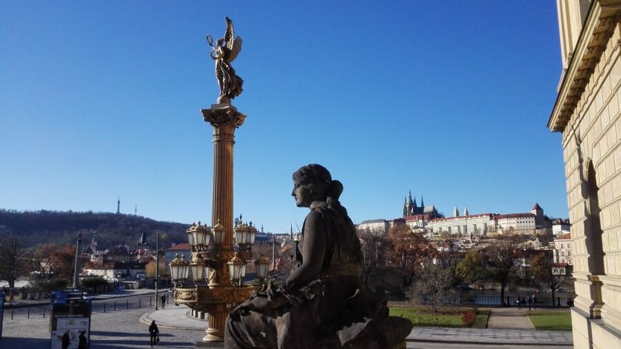 Prague: Private City Tour by Minivan - What the private vehicle changes