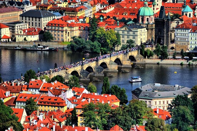 Prague Private Custom Full-Day Tour: Prague Castle and Old Town - How private touring changes the day
