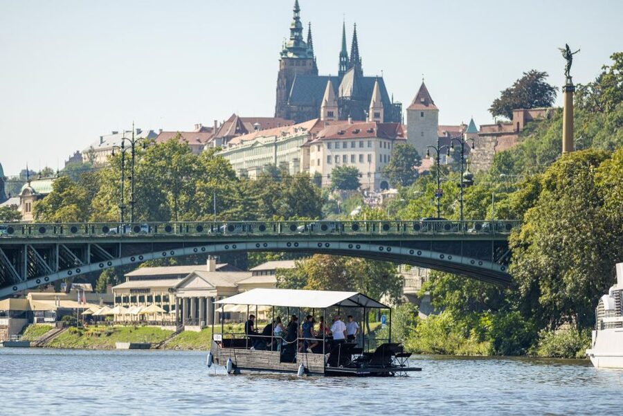 Prague: Private Cycle Boat River Tour with Beer or Prosecco - What the reviews reveal about reliability