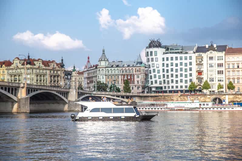 Prague: Private River Cruise with Unlimited Beer or Prosecco - Key points at a glance