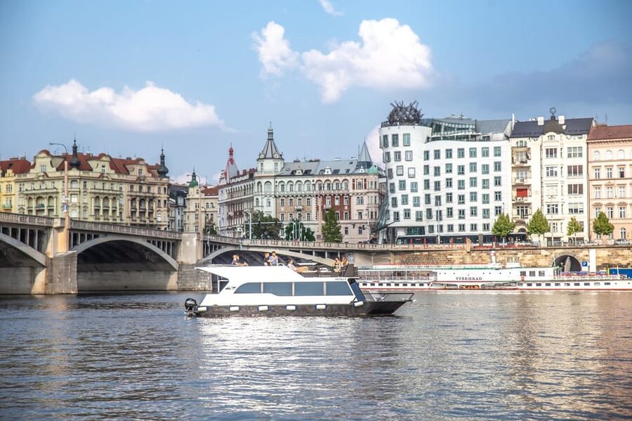 Prague: Private River Cruise with Unlimited Beer or Prosecco - Choosing beer or Prosecco