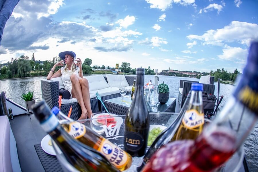 Prague: Private River Cruise with Unlimited Beer or Prosecco - Food packages, grilling, and what to bring