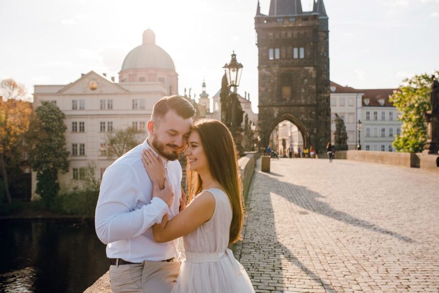Prague: Professional Photoshoot at Charles Bridge - What happens during the 15 to 45 minute session