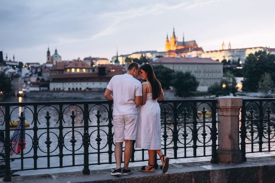 Prague: Professional Photoshoot at Prague Castle - Meeting at the Prague Medieval Tavern