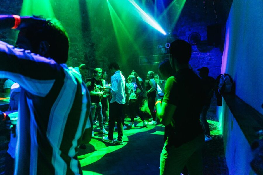 Prague: Pub Crawl with Unlimited Drinks & 5-floor Club Entry - Should you book it?
