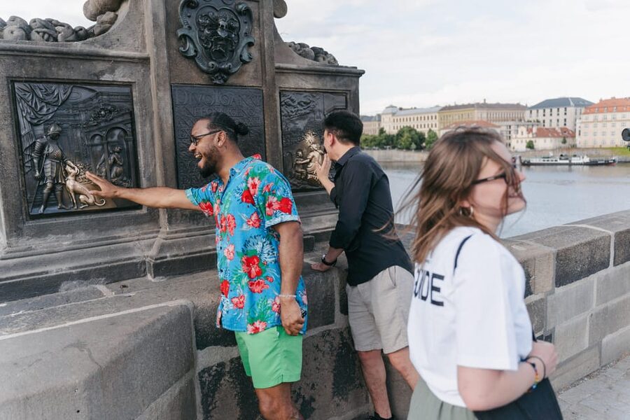 Prague: River Cruise, Charles Bridge Museum, & Walking Tour - Mulled wine, gingerbread, and a simple onboard break
