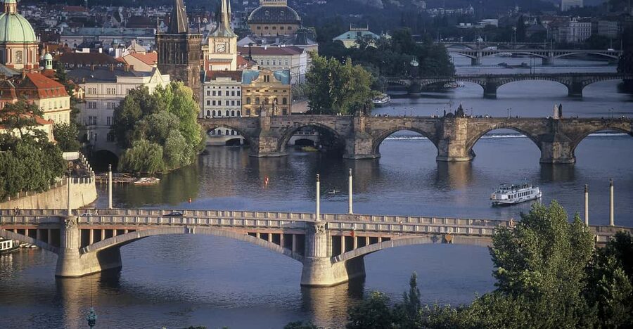 Prague: River Cruise with Transfer to Pier - Boarding the Vltava for a one-hour cruise