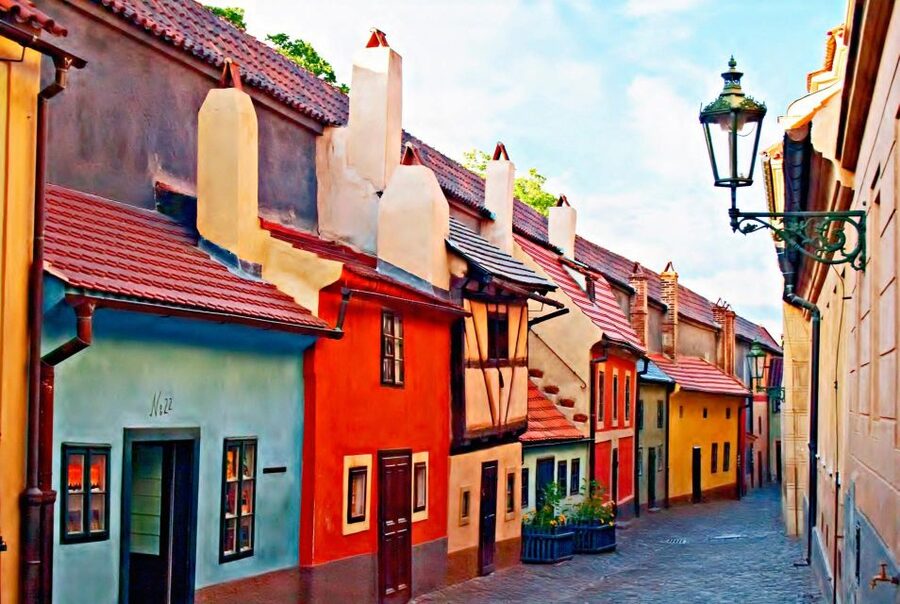 Prague Royal Castle, St Vitus, Golden Lane Tour with Tickets - Guide quality, languages, and practical limits
