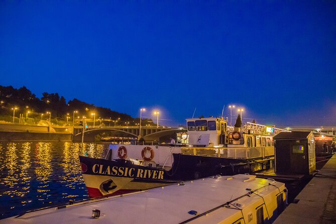 Prague: Sightseeing Boat Cruise with Buffet Dinner - Why a night cruise works so well in Prague