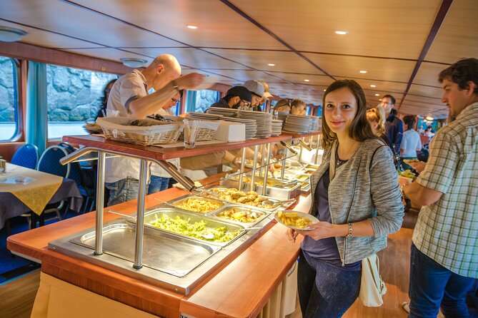 Prague: Sightseeing Boat Cruise with Buffet Dinner - Seeing the Rudolfinum, Old Town, and New Town from the water