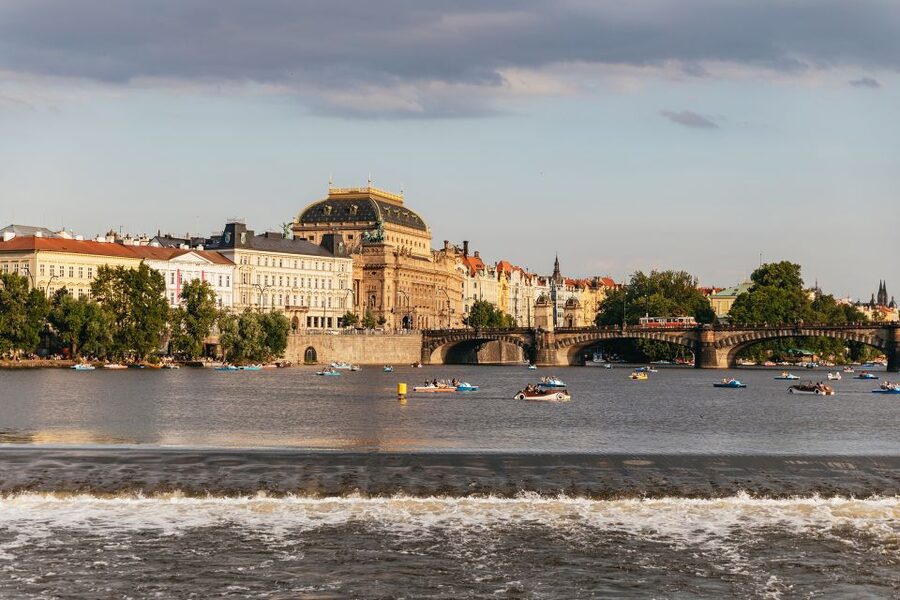 Prague: Sightseeing Dinner Cruise on Open-Top Glass Boat - Live music and the evening atmosphere