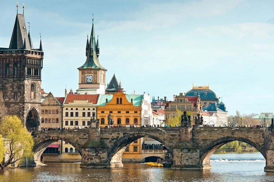 Prague Sightseeing Tour with Lunch - Lunch In A Medieval Tavern