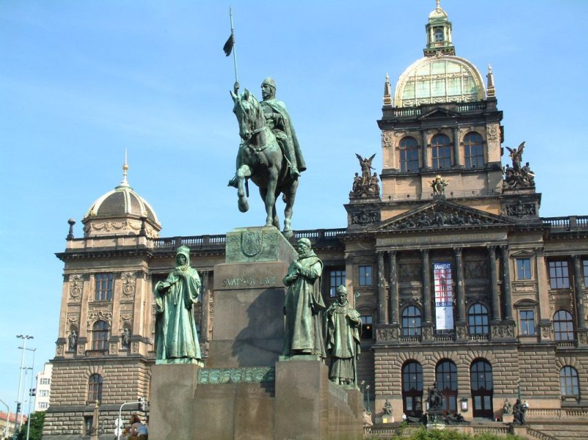 Prague Sightseeing Tour with Lunch - Prague Castle And The Former Seat Of Power