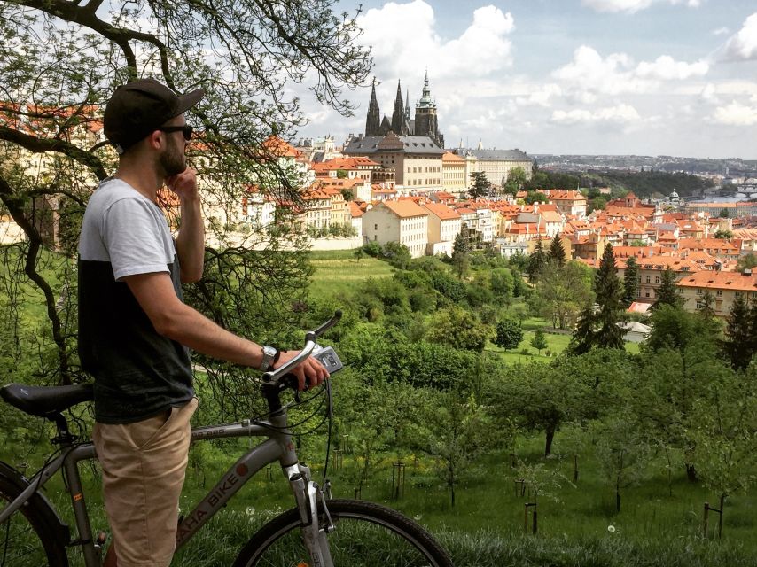 Prague: Stunning Viewpoints, Castle, City & Park E-Bike Tour - Reaching Prague Castle and the Royal Gardens