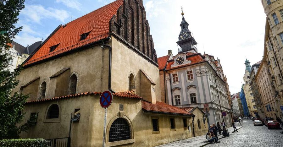 Prague: Synagogues and Jewish Quarter Private Walking Tour - Why the Old-New Synagogue matters