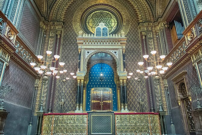 Prague: Synagogues and Jewish Quarter Private Walking Tour - Meeting your guide and starting the walk
