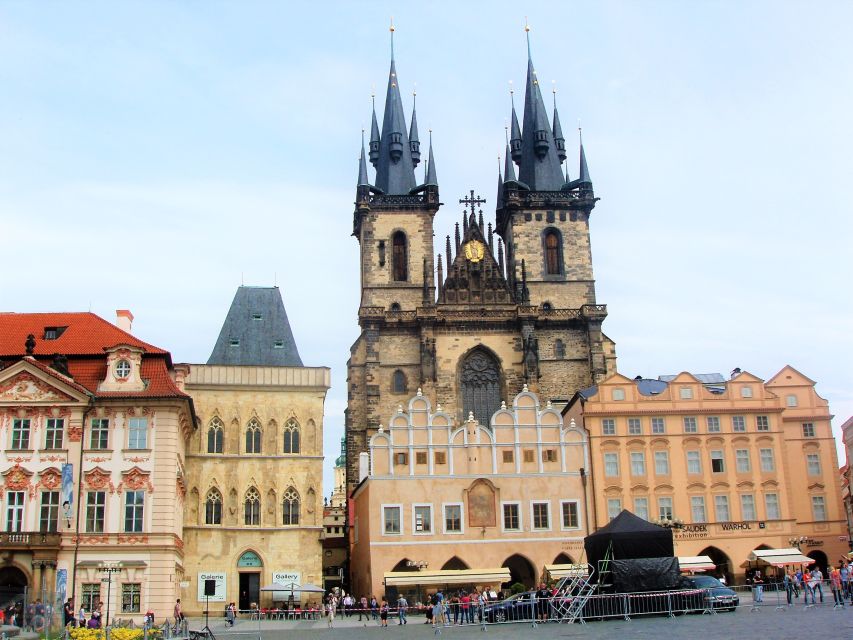 Prague: Tailored Sightseeing Tour in French - Old Town sights and Prague’s medieval character
