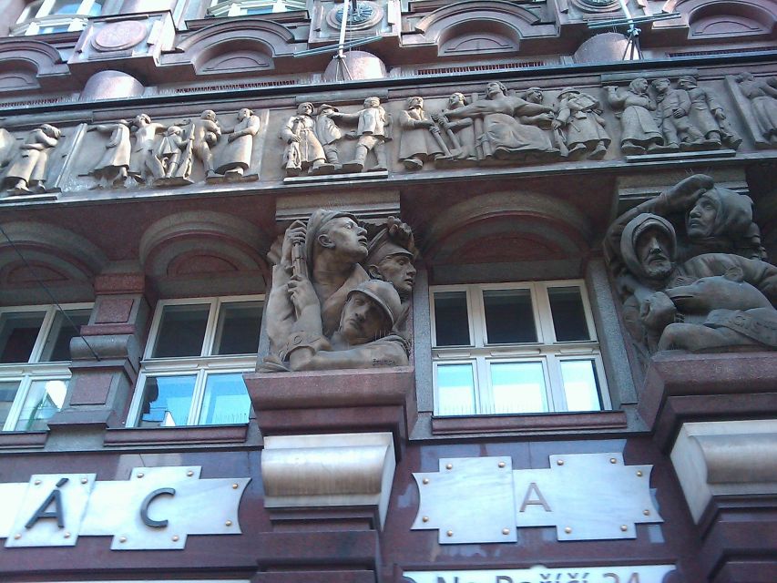 Prague: Tailored Sightseeing Tour in French - A guide who adds stories, not just directions