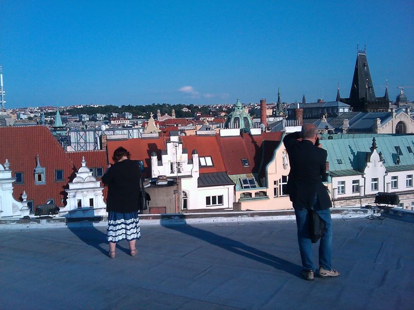 Prague: Tailored Sightseeing Tour in French - What the $52 group price really means