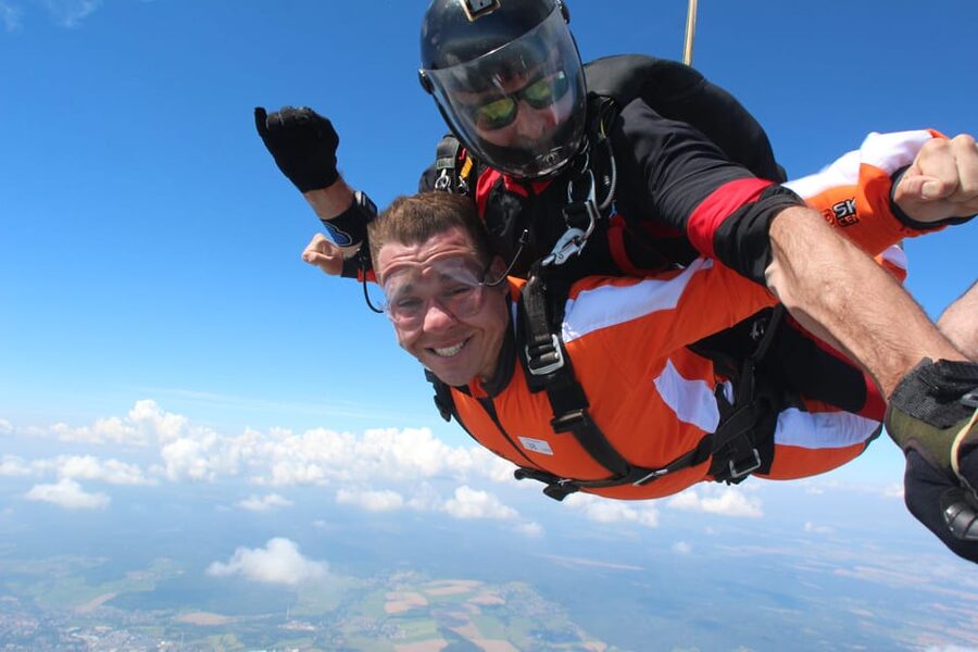 Prague: Tandem Skydiving 14,000ft over Prague with Transfers - Who should choose this tandem jump?
