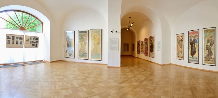Prague: Tickets for the Franz Kafka Museum - Meeting the host with the yellow umbrella