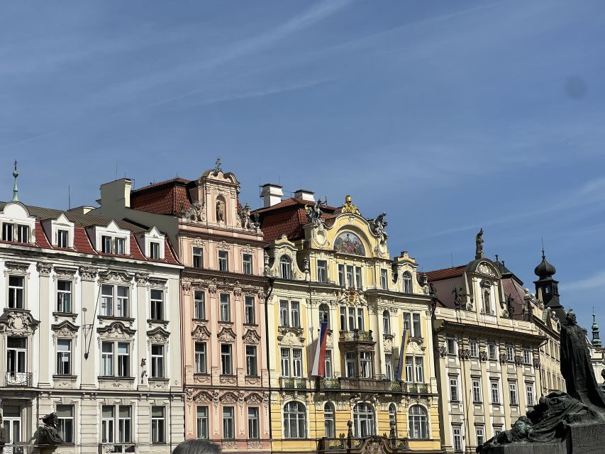 Prague Tour in Spanish - The city of a hundred spires from the outside