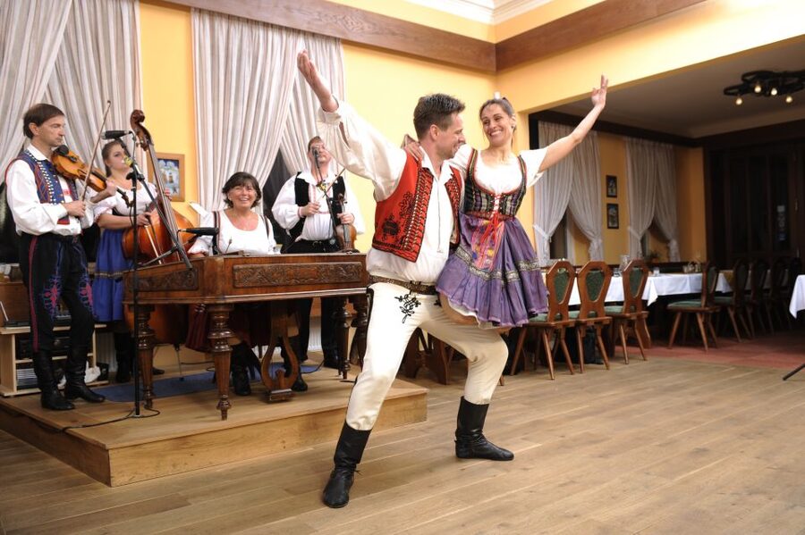 Prague: Traditional Folklore Evening with Dinner & Music - Why this Prague evening is worth considering