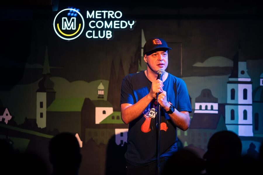 Prague: Tuesday Stand-Up Comedy in English - Drinks, seating, and the after-show atmosphere