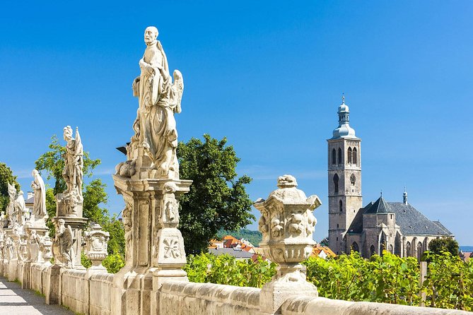 Prague-Vienna One-Way Sightseeing Day Tour - What the Vehicle and Luggage Service Add