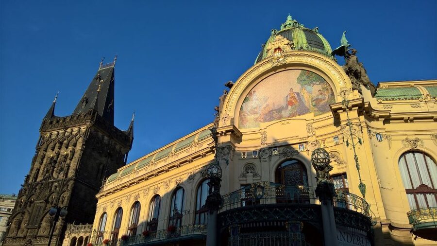 Prague: Vintage Car Ride and Walking Tour - Prague Castle: The Tour Changes Pace