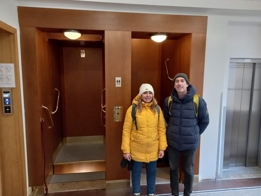 Prague : Visite insolite avec un guide journaliste français - Municipal House and Powder Tower
