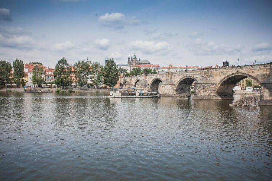 Prague: Vltava River Evening Dinner Cruise - Who will enjoy this cruise most