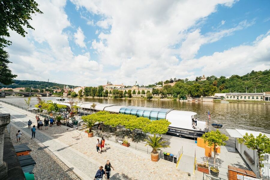 Prague: Vltava River Lunch Cruise in an Open-Top Glass Boat - A Calm Start at Prague’s Riverfront
