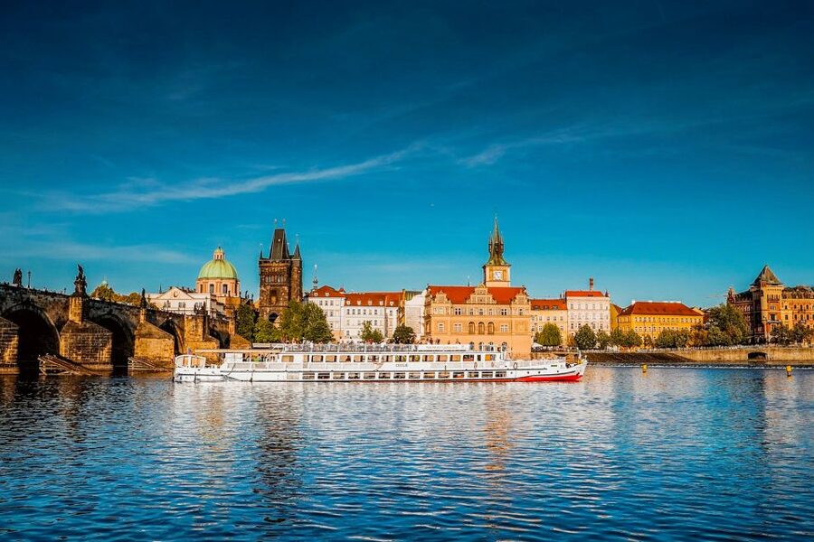 Prague: Vltava River Night Cruise with Buffet - Prague Castle lit up after dark