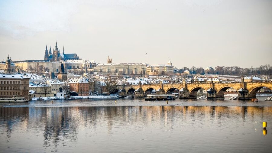 Prague: Vltava River Sightseeing Cruise - Charles Bridge and the Prague Castle view